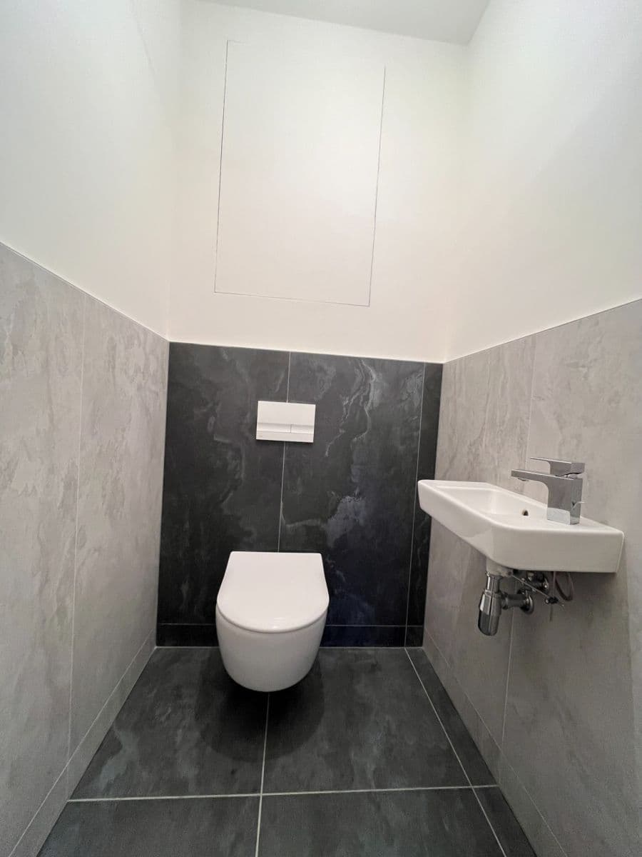 2 bedroom with open-plan kitchen flat to rent, 63 m², Komárovská, Brno, Jihomoravský Region 2 bedroom with open-plan kitchen flat to rent, 63 m², Komárovská, Brno, Jihomoravský Region