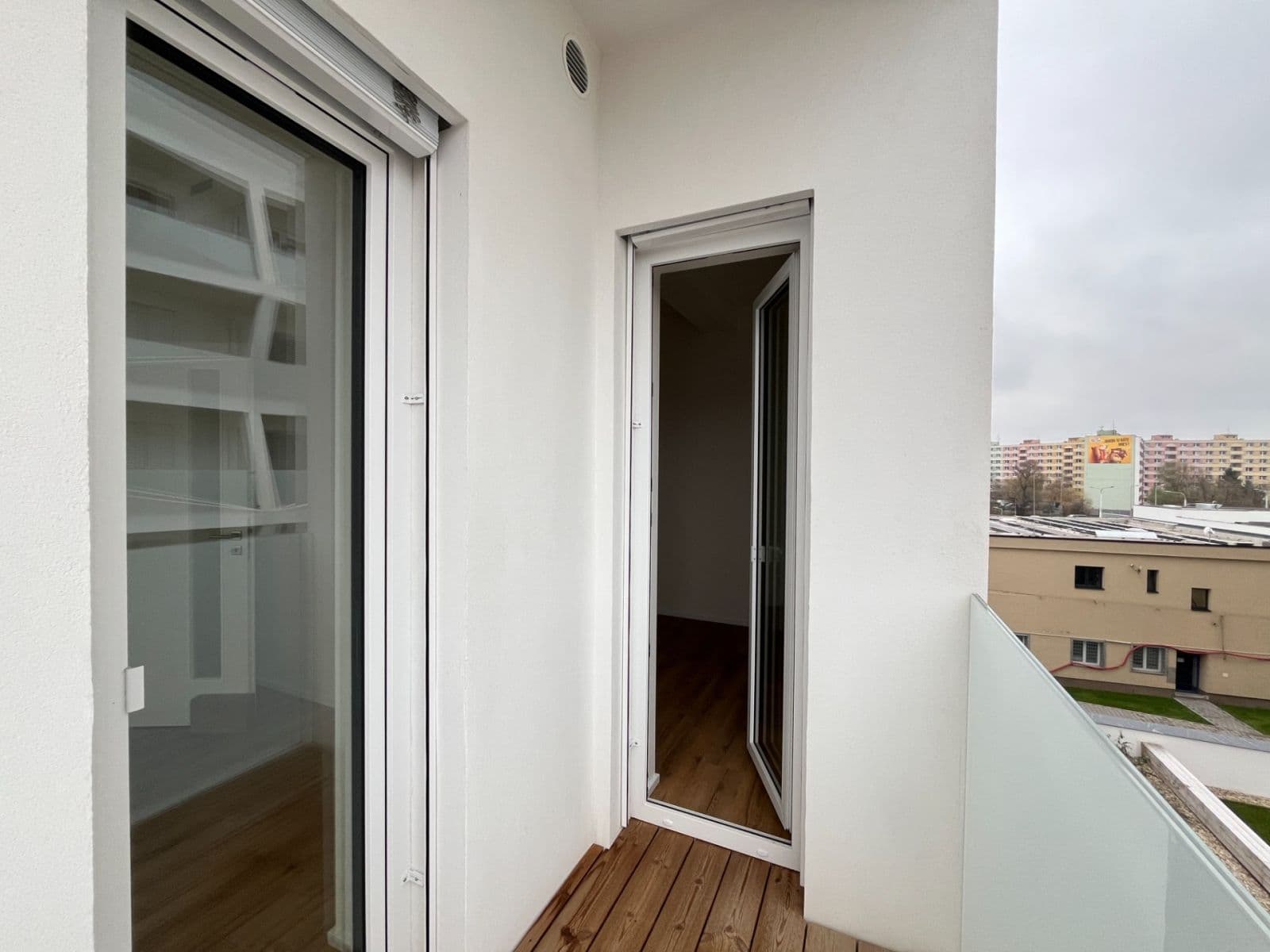 2 bedroom with open-plan kitchen flat to rent, 63 m², Komárovská, Brno, Jihomoravský Region 2 bedroom with open-plan kitchen flat to rent, 63 m², Komárovská, Brno, Jihomoravský Region