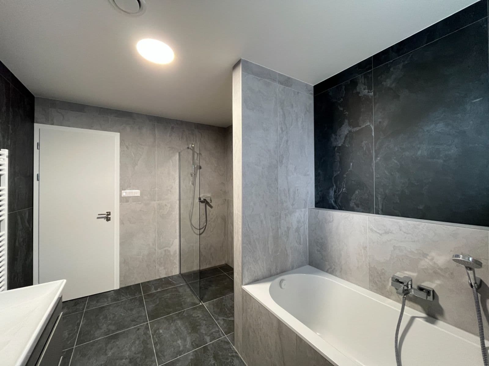 2 bedroom with open-plan kitchen flat to rent, 63 m², Komárovská, Brno, Jihomoravský Region 2 bedroom with open-plan kitchen flat to rent, 63 m², Komárovská, Brno, Jihomoravský Region