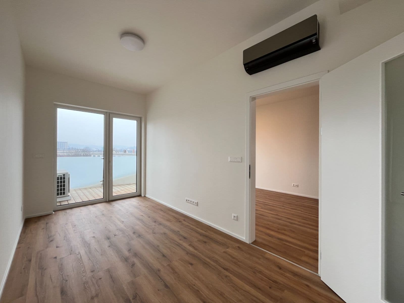 2 bedroom with open-plan kitchen flat to rent, 63 m², Komárovská, Brno, Jihomoravský Region 2 bedroom with open-plan kitchen flat to rent, 63 m², Komárovská, Brno, Jihomoravský Region