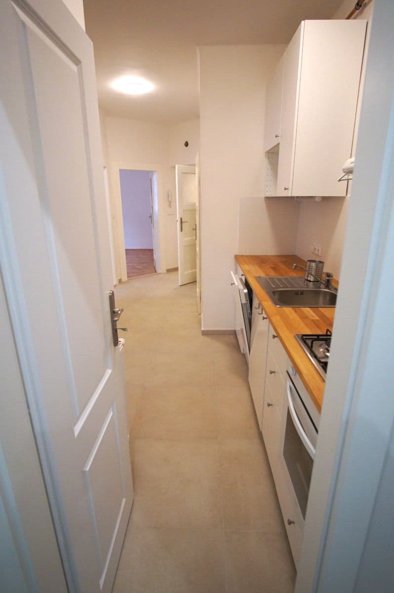 3 bedroom flat to rent, 58 m², Biskupcova, Prague, Prague 3 bedroom flat to rent, 58 m², Biskupcova, Prague, Prague