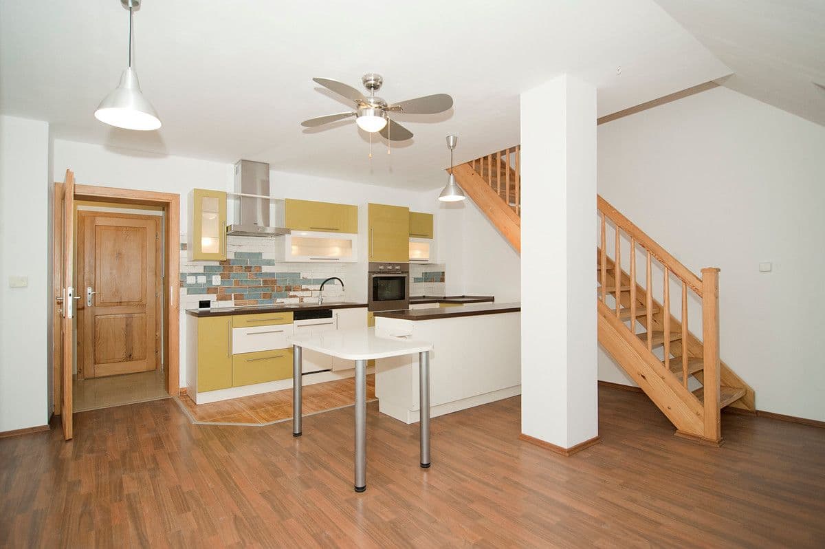 2 bedroom with open-plan kitchen flat to rent, 93 m², Janovského, Prague, Prague 2 bedroom with open-plan kitchen flat to rent, 93 m², Janovského, Prague, Prague