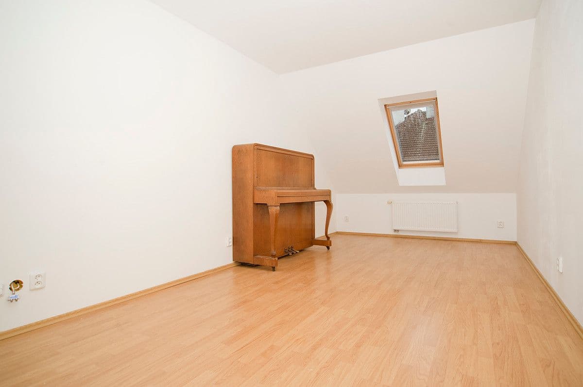 2 bedroom with open-plan kitchen flat to rent, 93 m², Janovského, Prague, Prague 2 bedroom with open-plan kitchen flat to rent, 93 m², Janovského, Prague, Prague