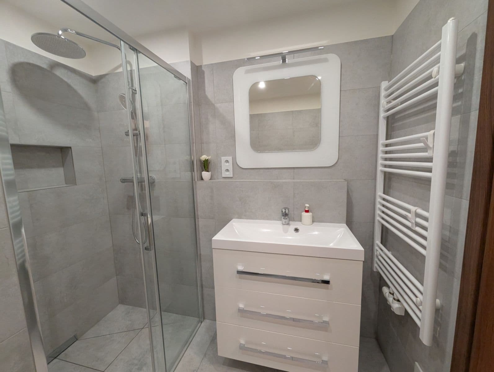 1 bedroom with open-plan kitchen flat to rent, 44 m², Fabiánové, Prague, Prague 1 bedroom with open-plan kitchen flat to rent, 44 m², Fabiánové, Prague, Prague