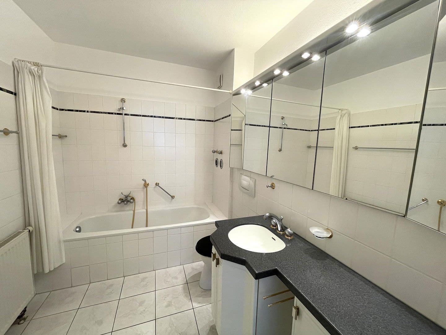 2 bedroom with open-plan kitchen flat to rent, 100 m², Dreieich, Hesse 2 bedroom with open-plan kitchen flat to rent, 100 m², Dreieich, Hesse