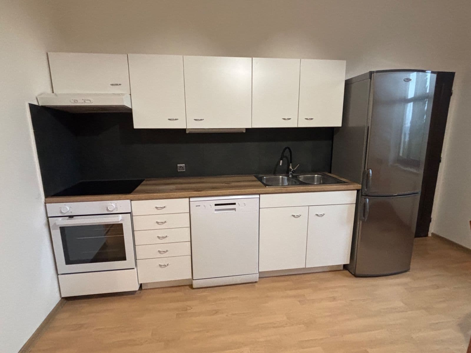 2 bedroom flat to rent, 89 m², Šárecká, Prague, Prague 2 bedroom flat to rent, 89 m², Šárecká, Prague, Prague