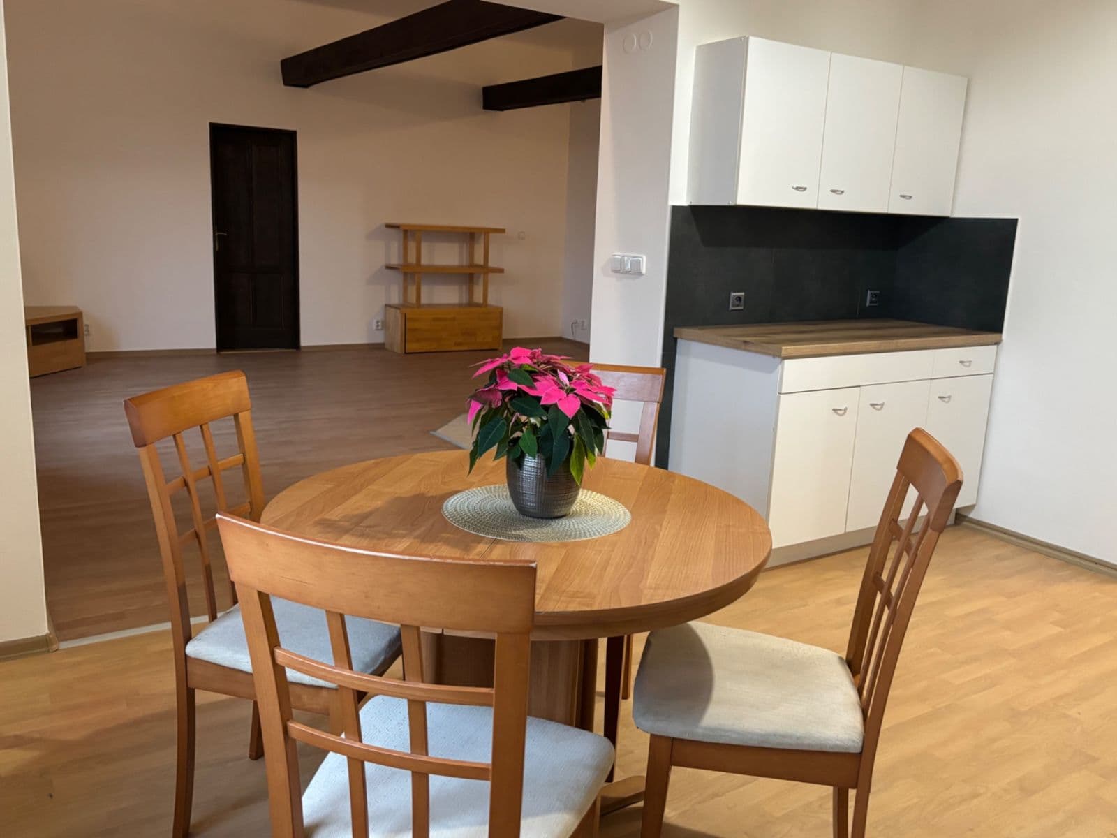 2 bedroom flat to rent, 89 m², Šárecká, Prague, Prague 2 bedroom flat to rent, 89 m², Šárecká, Prague, Prague