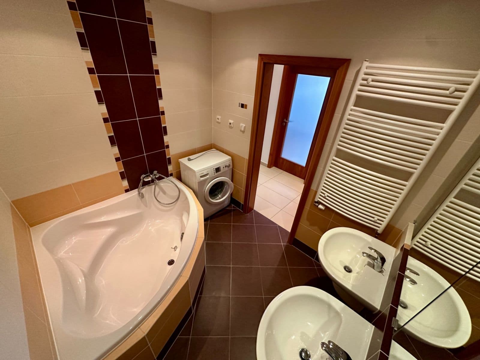 2 bedroom with open-plan kitchen flat to rent, 88 m², Radouňova, Prague, Prague 2 bedroom with open-plan kitchen flat to rent, 88 m², Radouňova, Prague, Prague