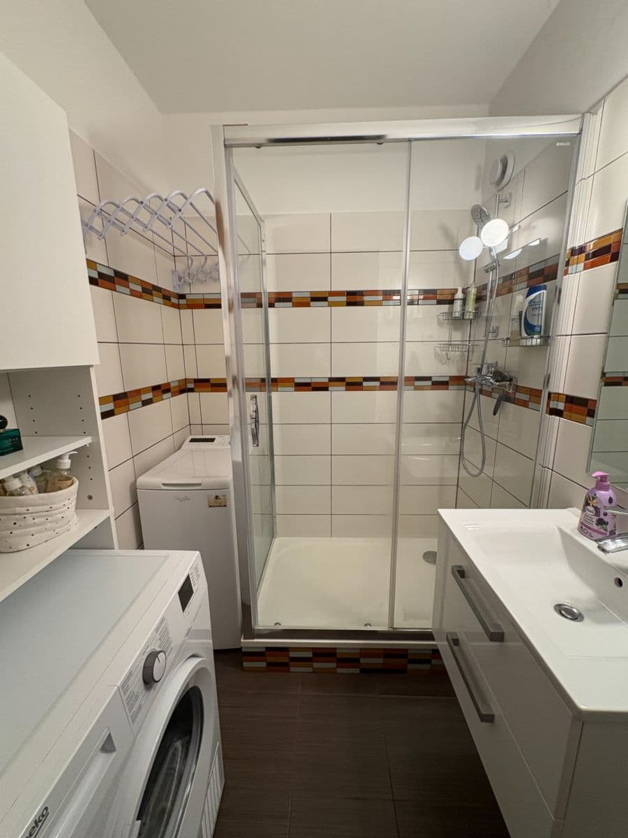 3 bedroom flat to rent, 77 m², Nad Opatovem, Prague, Prague 3 bedroom flat to rent, 77 m², Nad Opatovem, Prague, Prague