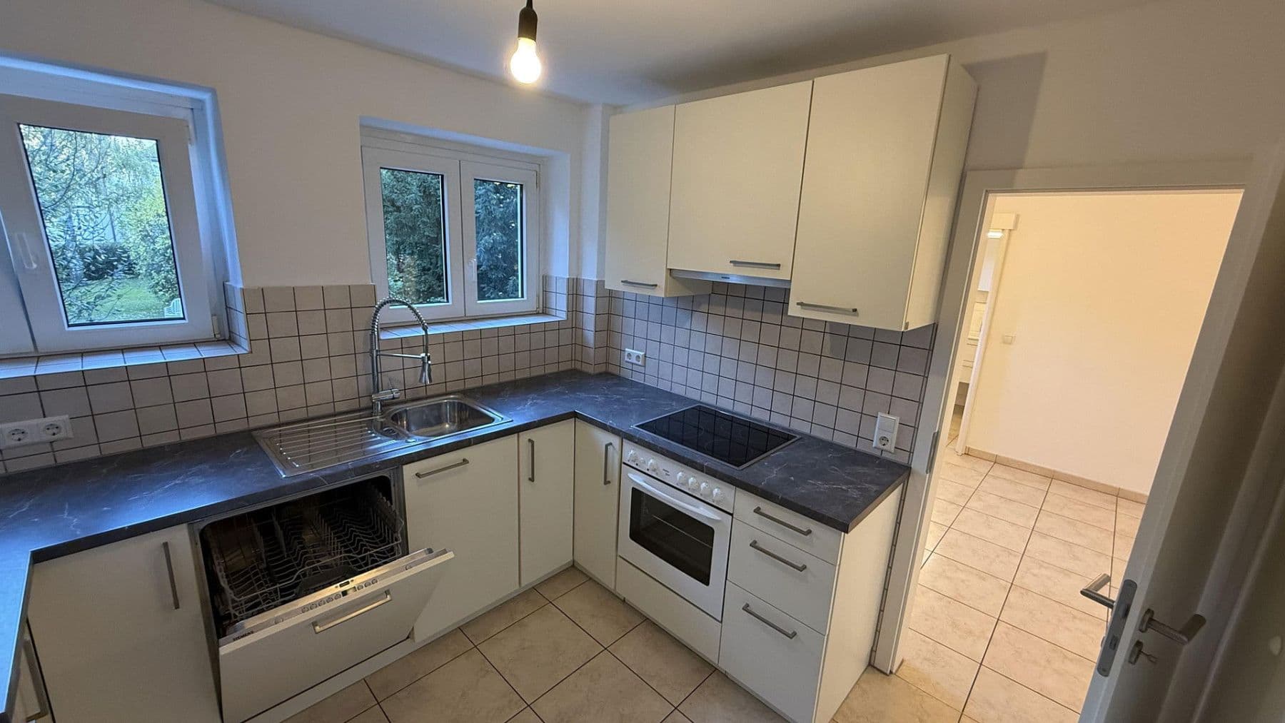 3 bedroom with open-plan kitchen flat to rent, 106 m², Stuttgart, Baden-Württemberg 3 bedroom with open-plan kitchen flat to rent, 106 m², Stuttgart, Baden-Württemberg