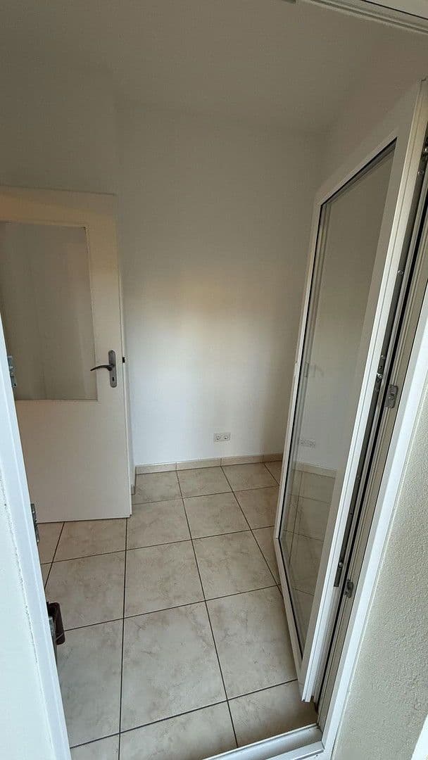 3 bedroom with open-plan kitchen flat to rent, 106 m², Stuttgart, Baden-Württemberg 3 bedroom with open-plan kitchen flat to rent, 106 m², Stuttgart, Baden-Württemberg