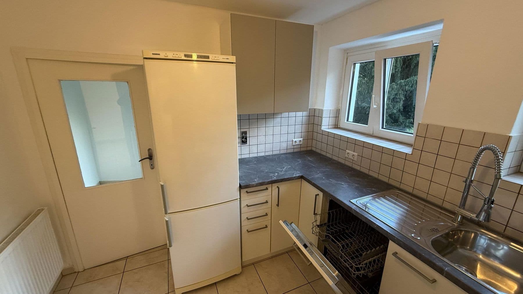 3 bedroom with open-plan kitchen flat to rent, 106 m², Stuttgart, Baden-Württemberg 3 bedroom with open-plan kitchen flat to rent, 106 m², Stuttgart, Baden-Württemberg