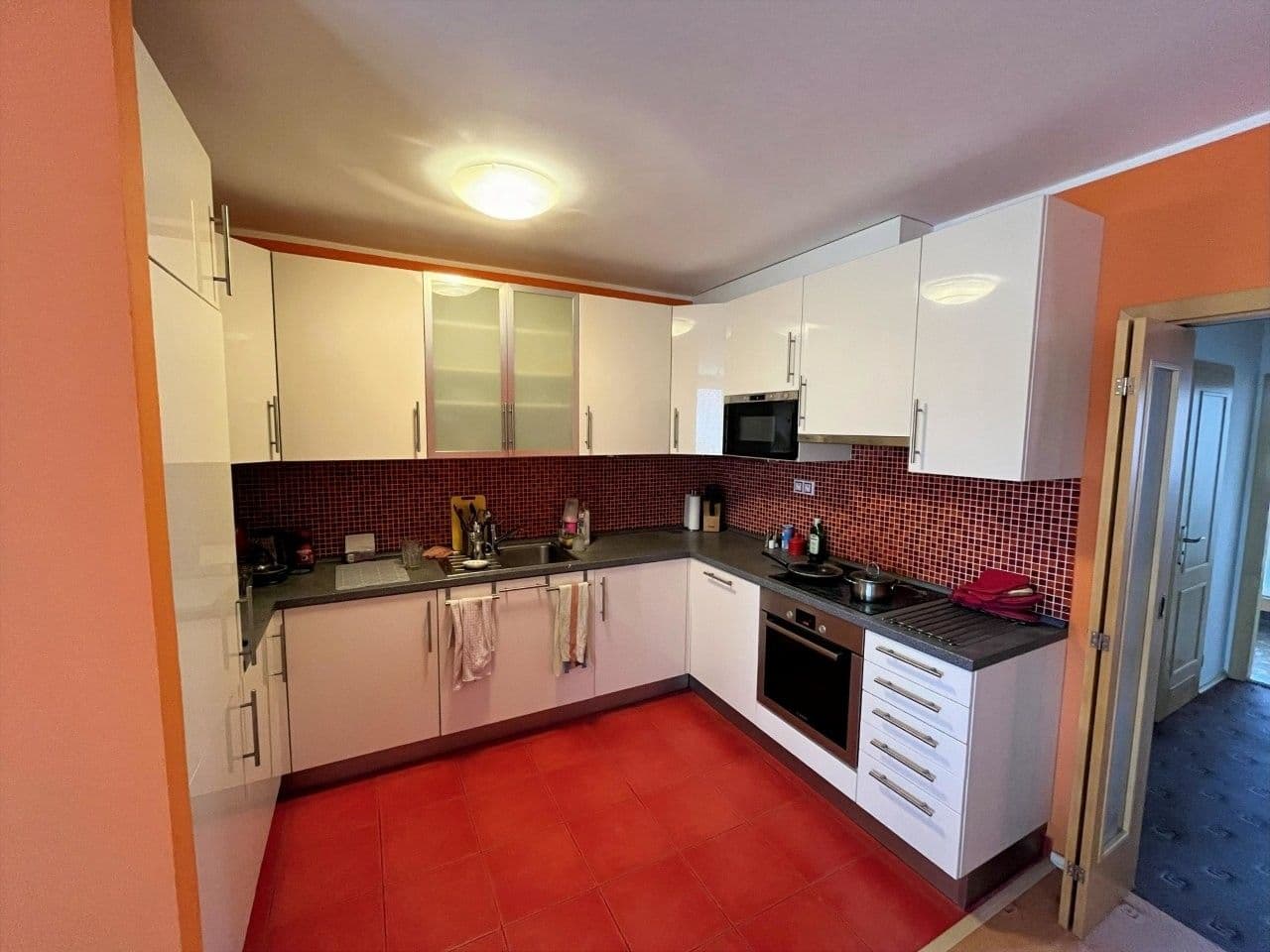 3 bedroom with open-plan kitchen flat to rent, 94 m², Hausmannova, Prague, Prague 3 bedroom with open-plan kitchen flat to rent, 94 m², Hausmannova, Prague, Prague