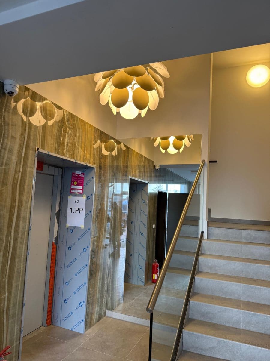 3 bedroom with open-plan kitchen flat to rent, 89 m², Stočesova, Prague, Prague 3 bedroom with open-plan kitchen flat to rent, 89 m², Stočesova, Prague, Prague