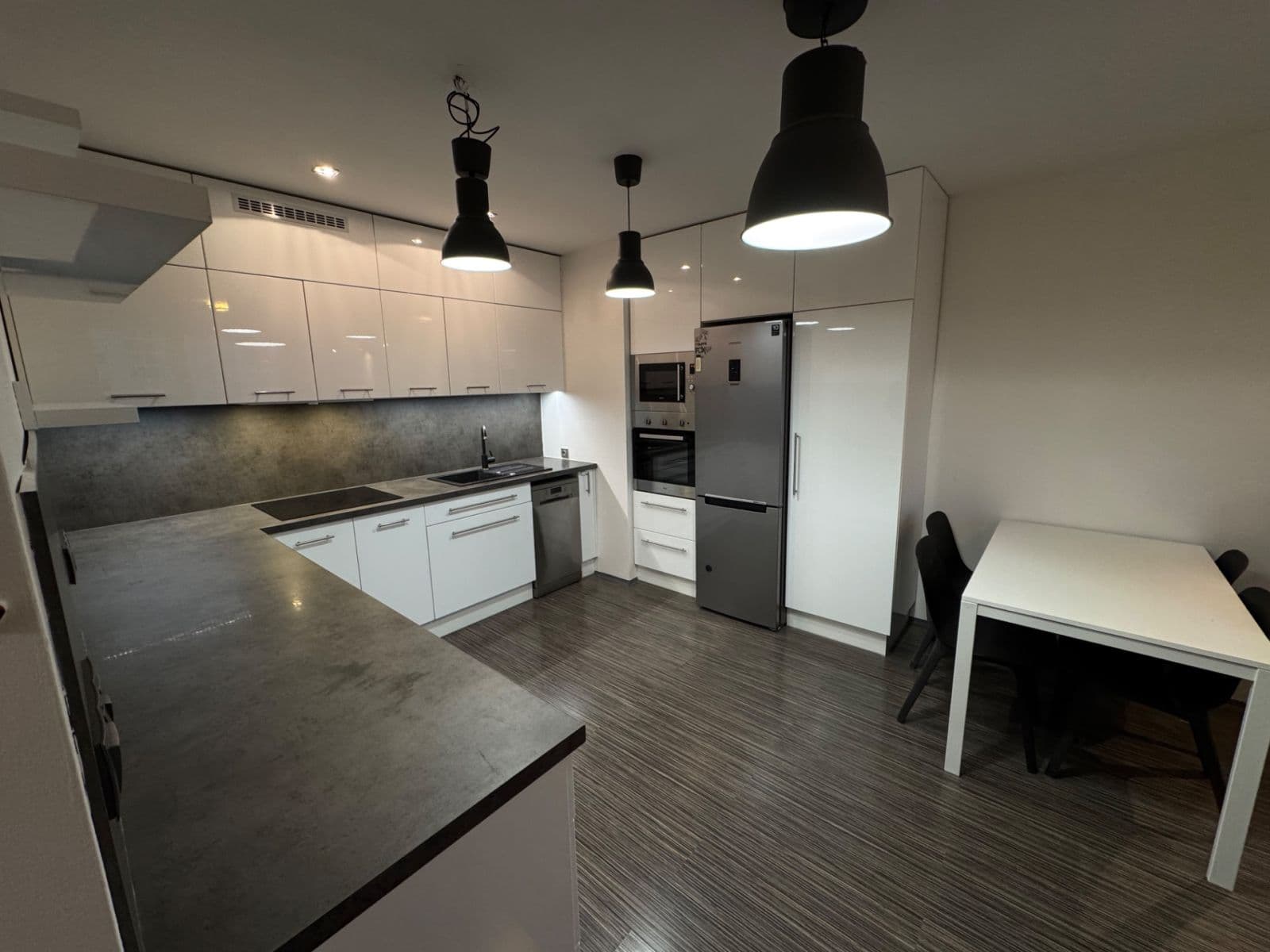 2 bedroom with open-plan kitchen flat to rent, 62 m², Vazovova, Prague, Prague 2 bedroom with open-plan kitchen flat to rent, 62 m², Vazovova, Prague, Prague