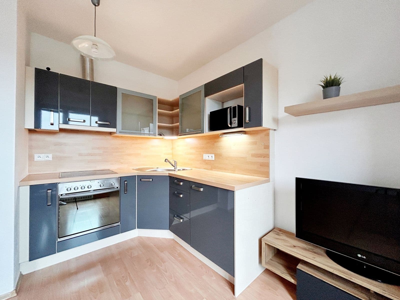 Studio flat to rent, 28 m², Pickova, Prague, Prague Studio flat to rent, 28 m², Pickova, Prague, Prague