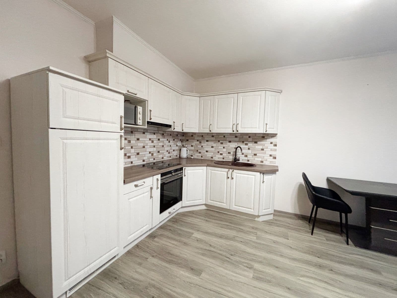 1 bedroom with open-plan kitchen flat to rent, 55 m², Jaroslava Holečka, Kladno, Středočeský Region 1 bedroom with open-plan kitchen flat to rent, 55 m², Jaroslava Holečka, Kladno, Středočeský Region