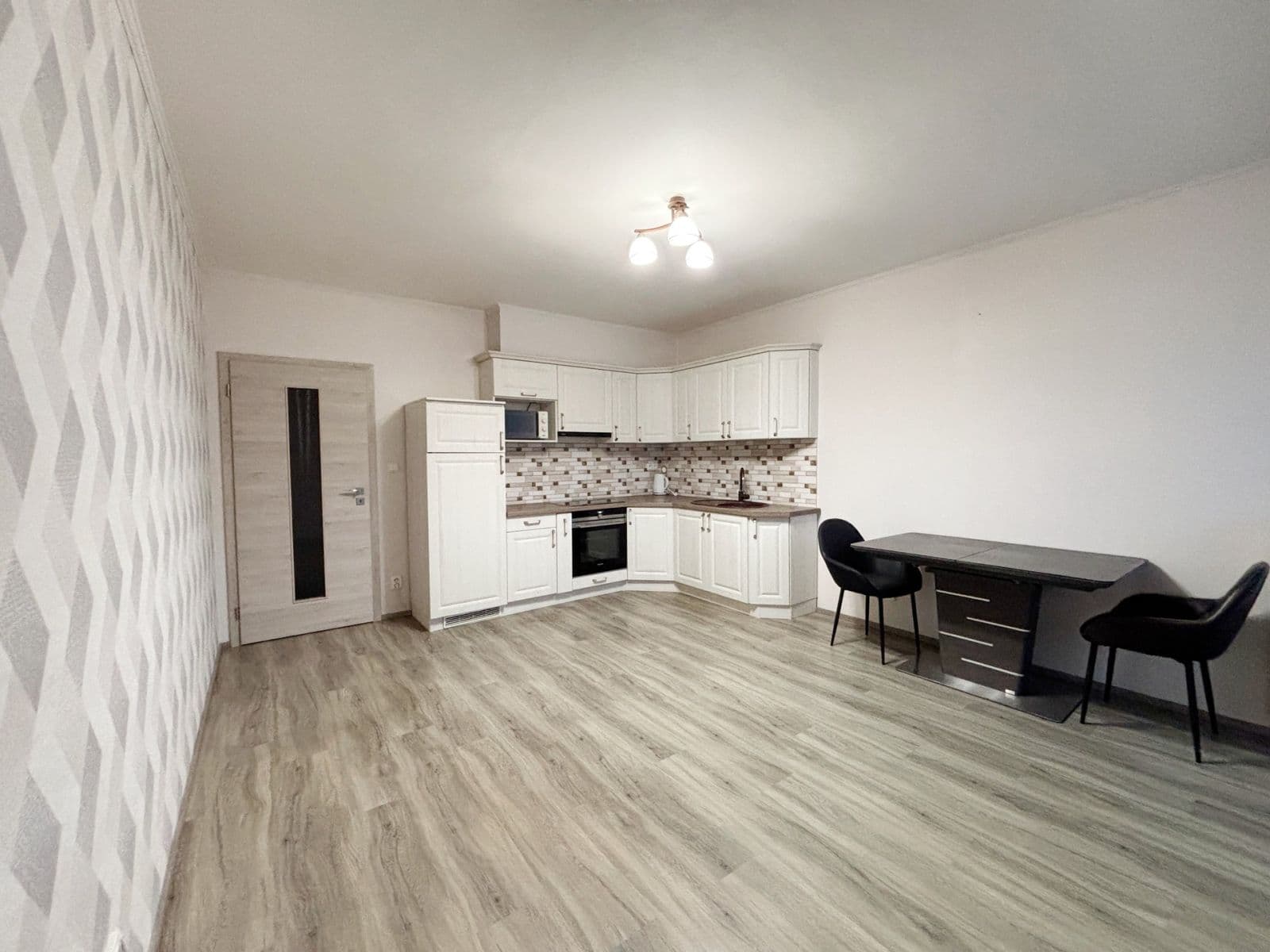 1 bedroom with open-plan kitchen flat to rent, 55 m², Jaroslava Holečka, Kladno, Středočeský Region 1 bedroom with open-plan kitchen flat to rent, 55 m², Jaroslava Holečka, Kladno, Středočeský Region