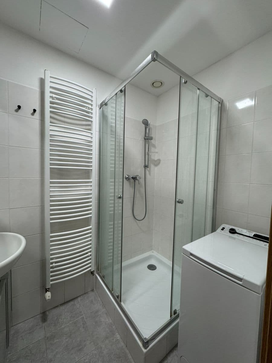 Studio flat to rent, 31 m², V Honech, Klecany, Středočeský Region Studio flat to rent, 31 m², V Honech, Klecany, Středočeský Region