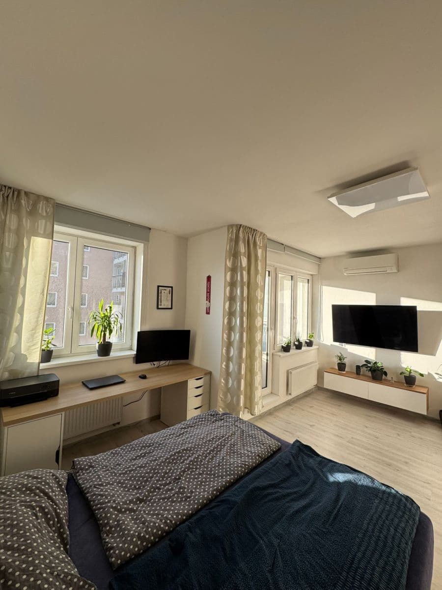 Studio flat to rent, 31 m², V Honech, Klecany, Středočeský Region Studio flat to rent, 31 m², V Honech, Klecany, Středočeský Region