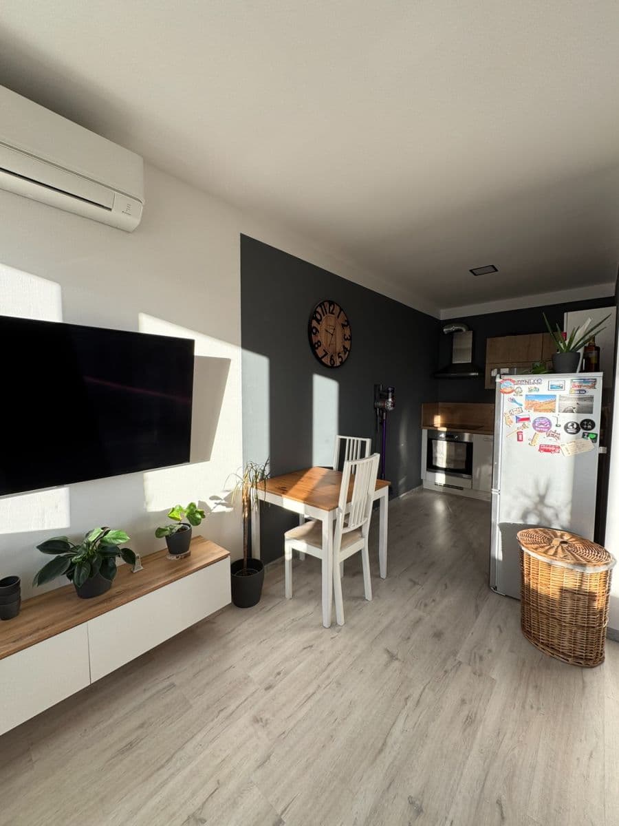 Studio flat to rent, 31 m², V Honech, Klecany, Středočeský Region Studio flat to rent, 31 m², V Honech, Klecany, Středočeský Region