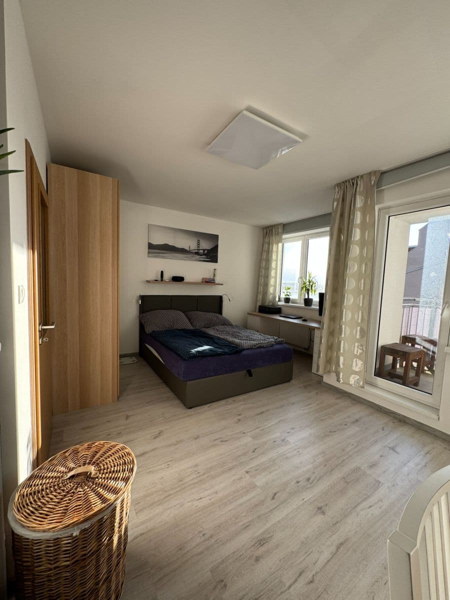 Studio flat to rent, 31 m², V Honech, Klecany, Středočeský Region Studio flat to rent, 31 m², V Honech, Klecany, Středočeský Region