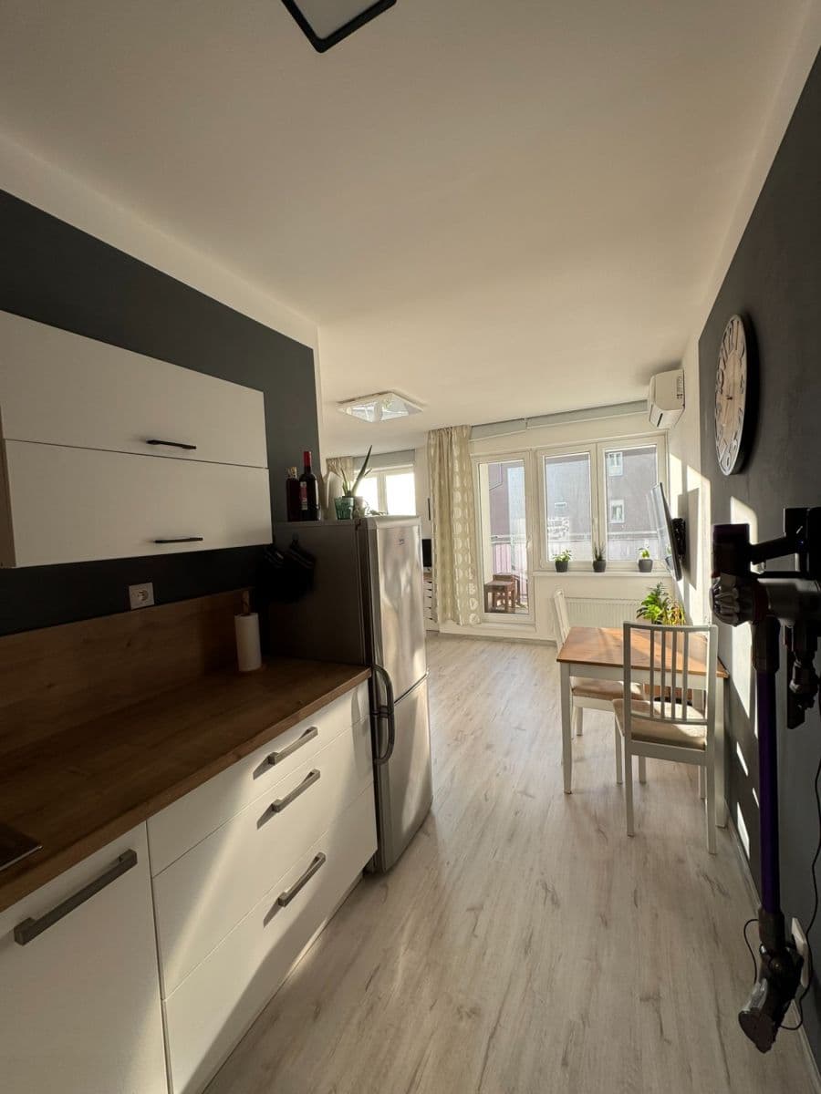 Studio flat to rent, 31 m², V Honech, Klecany, Středočeský Region Studio flat to rent, 31 m², V Honech, Klecany, Středočeský Region