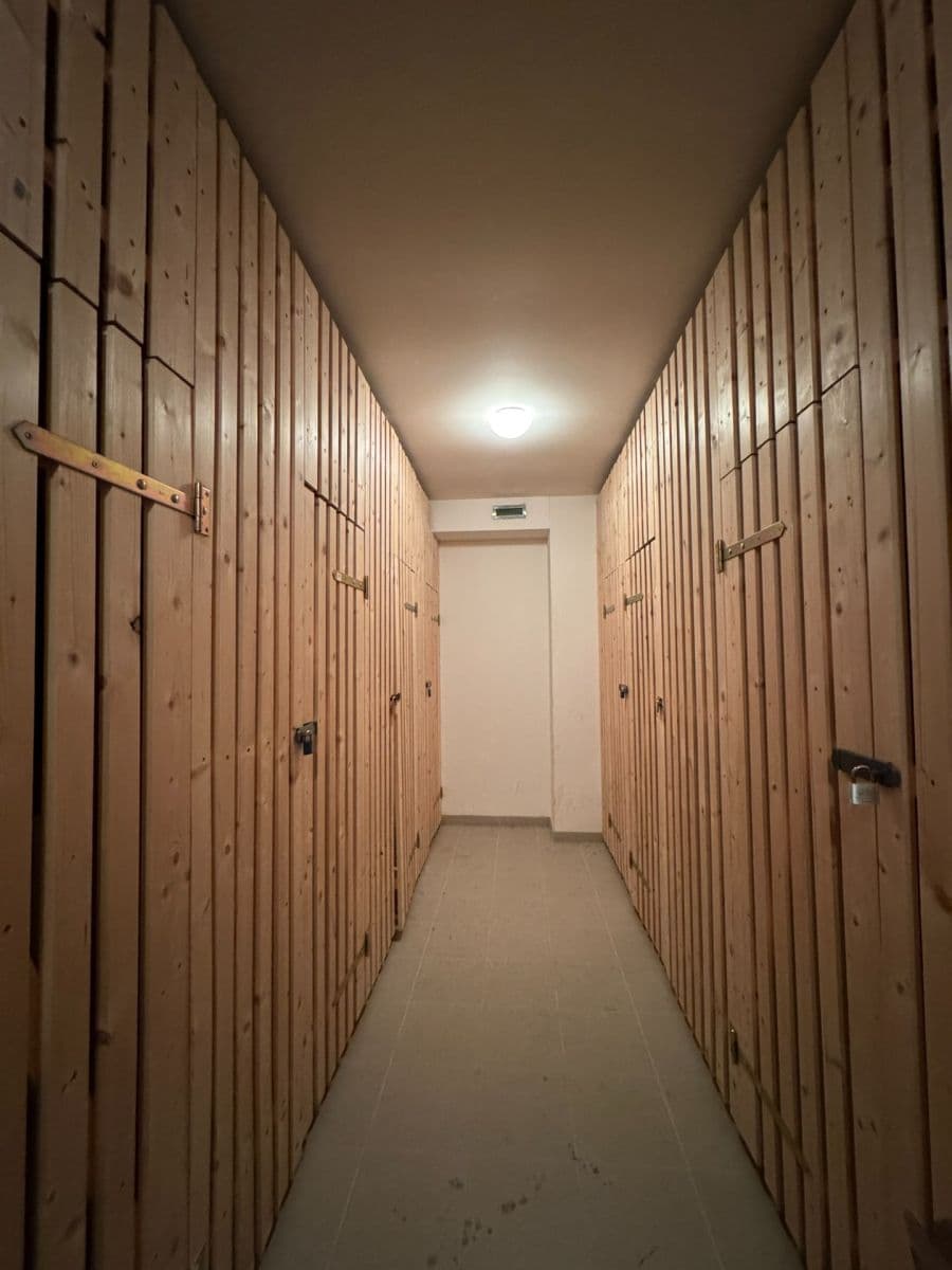 Studio flat to rent, 31 m², V Honech, Klecany, Středočeský Region Studio flat to rent, 31 m², V Honech, Klecany, Středočeský Region