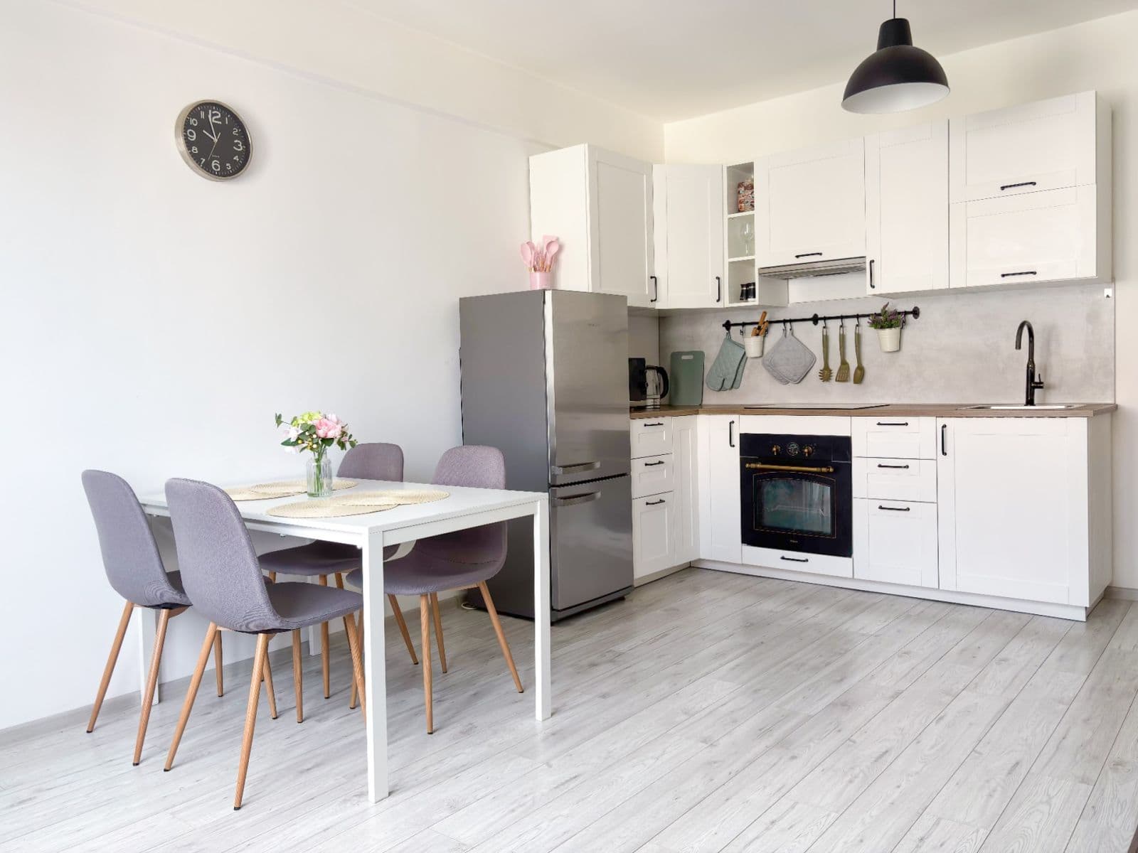 1 bedroom with open-plan kitchen flat to rent, 44 m², Amurská, Prague, Prague 1 bedroom with open-plan kitchen flat to rent, 44 m², Amurská, Prague, Prague