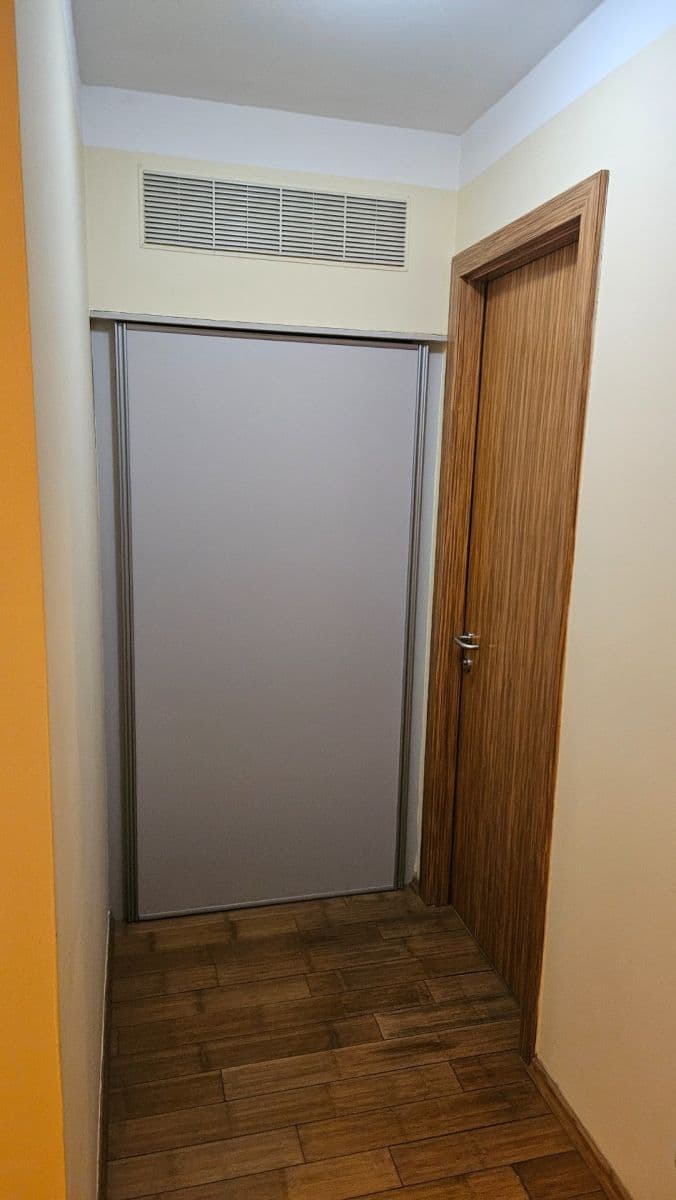 1 bedroom with open-plan kitchen flat to rent, 47 m², V Lázních, Jesenice, Středočeský Region 1 bedroom with open-plan kitchen flat to rent, 47 m², V Lázních, Jesenice, Středočeský Region