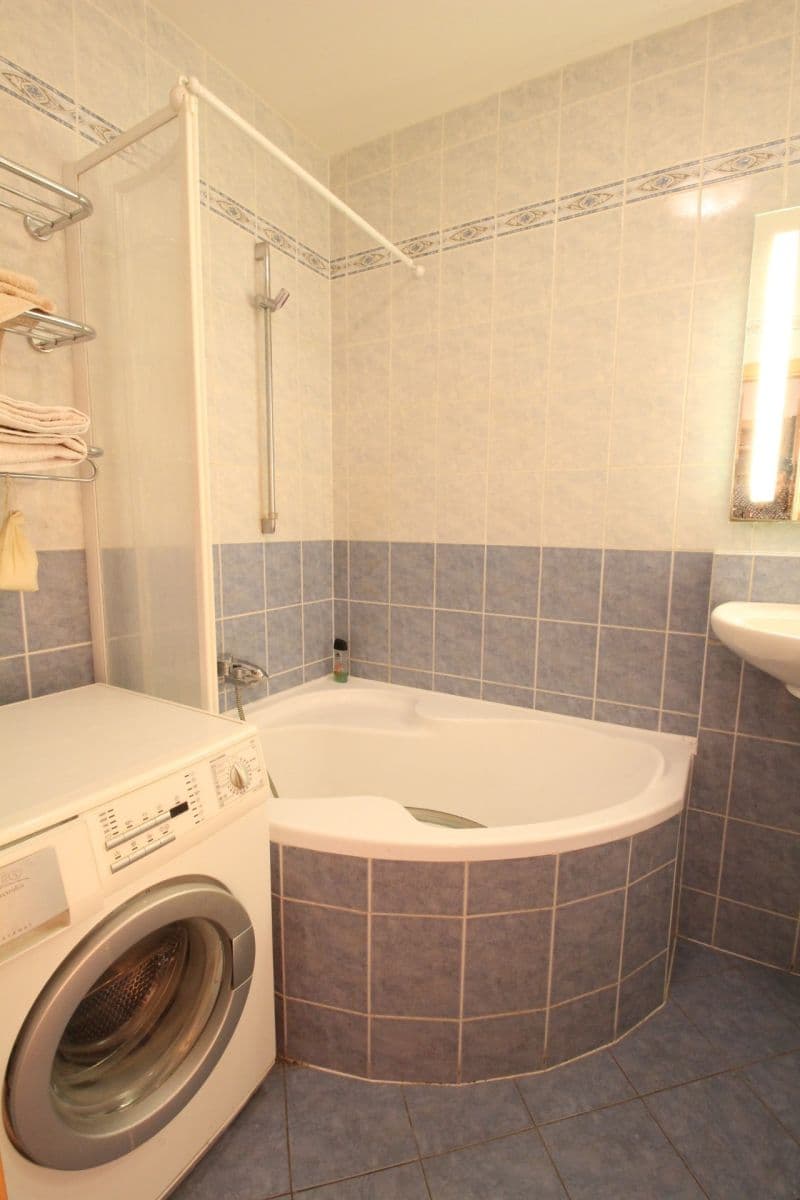 Studio flat to rent, 34 m², Mattioliho, Prague, Prague Studio flat to rent, 34 m², Mattioliho, Prague, Prague