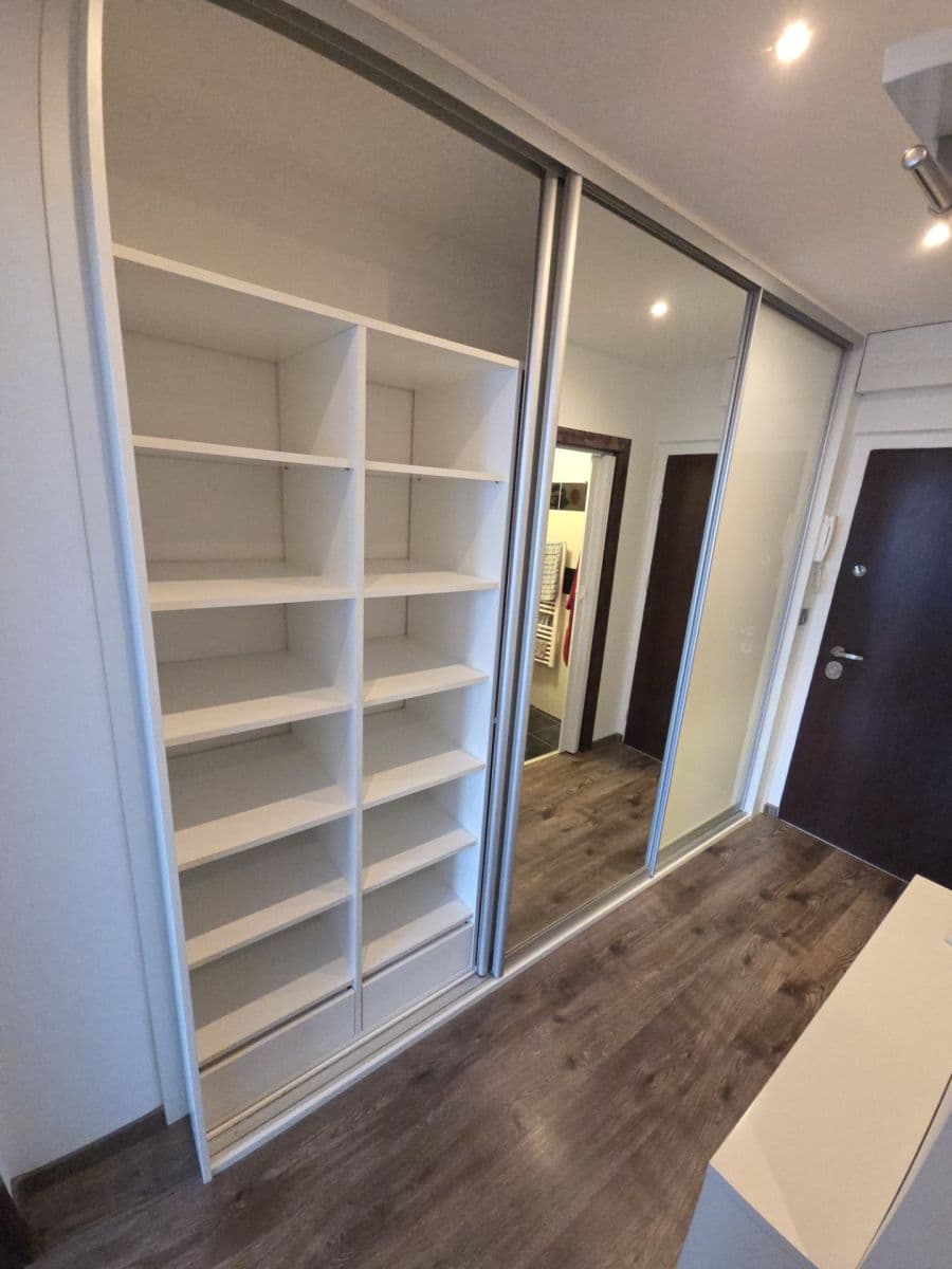 1 bedroom with open-plan kitchen flat to rent, 42 m², Mendelova, Prague, Prague 1 bedroom with open-plan kitchen flat to rent, 42 m², Mendelova, Prague, Prague