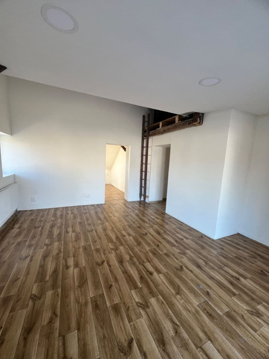 3 bedroom with open-plan kitchen flat to rent, 125 m², Na Bečvě, Lipník nad Bečvou, Olomoucký Region 3 bedroom with open-plan kitchen flat to rent, 125 m², Na Bečvě, Lipník nad Bečvou, Olomoucký Region