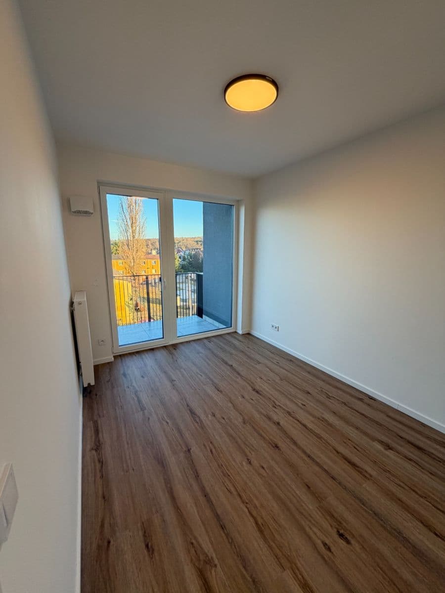 1 bedroom with open-plan kitchen flat to rent, 50 m², Ke křížku, Kladno, Středočeský Region 1 bedroom with open-plan kitchen flat to rent, 50 m², Ke křížku, Kladno, Středočeský Region