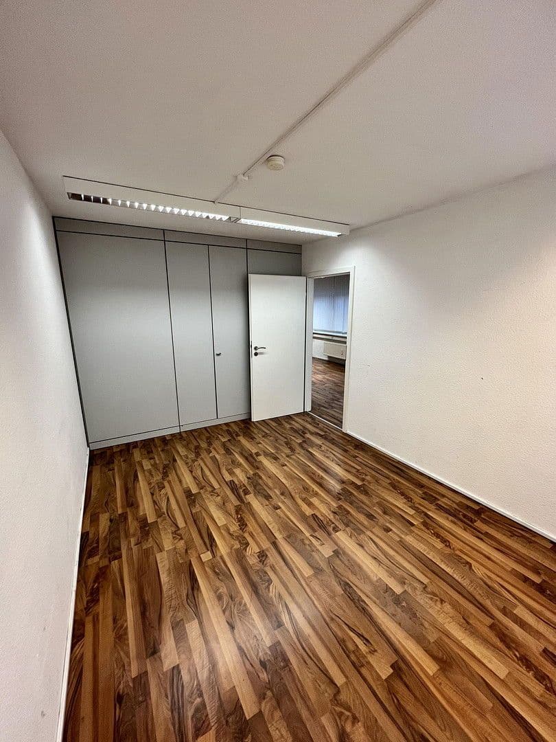 office to rent, 180 m², Eichenweg 19, Schwetzingen, Baden-Württemberg office to rent, 180 m², Eichenweg 19, Schwetzingen, Baden-Württemberg