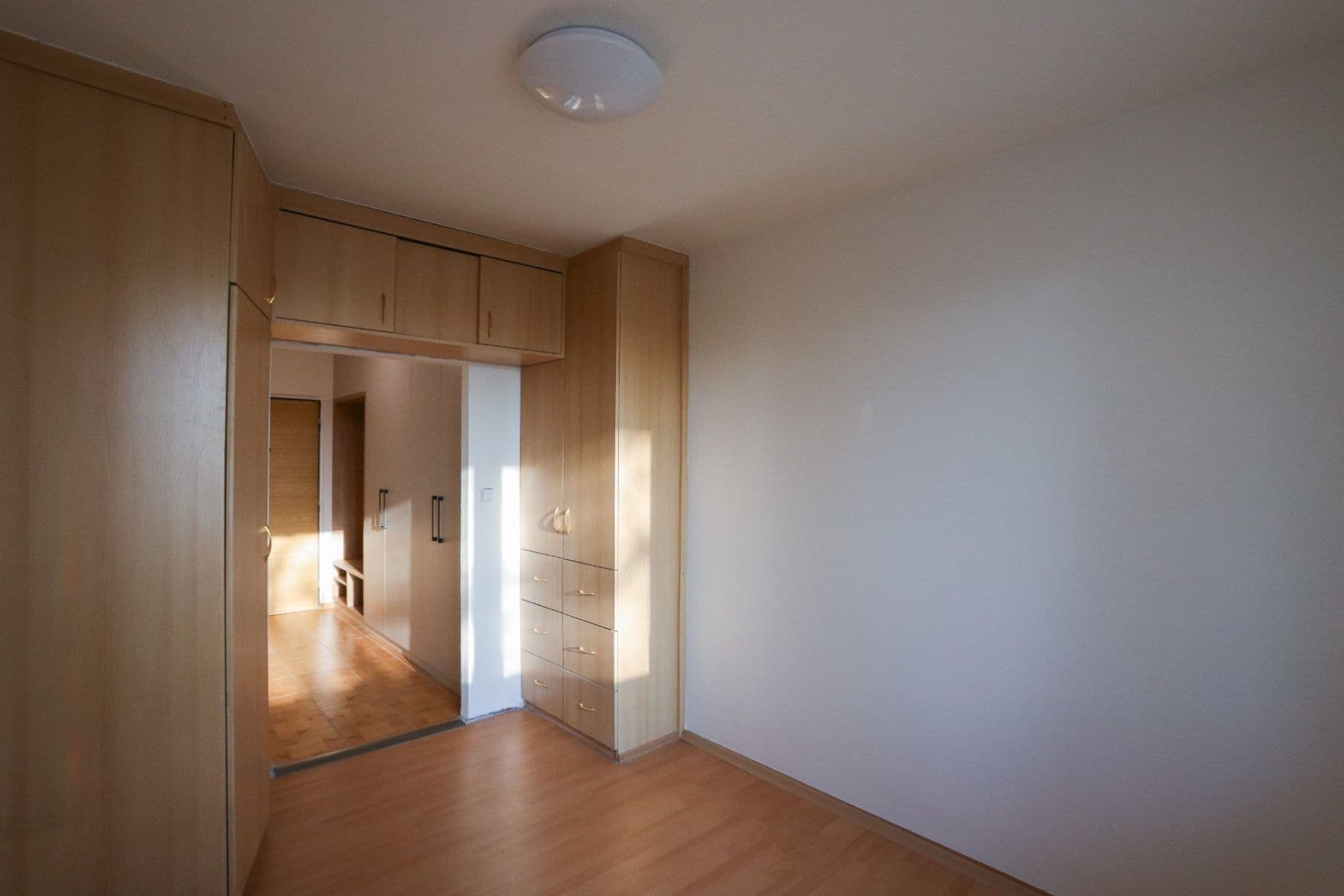 1 bedroom with open-plan kitchen flat to rent, 42 m², Zárybská, Prague, Prague 1 bedroom with open-plan kitchen flat to rent, 42 m², Zárybská, Prague, Prague