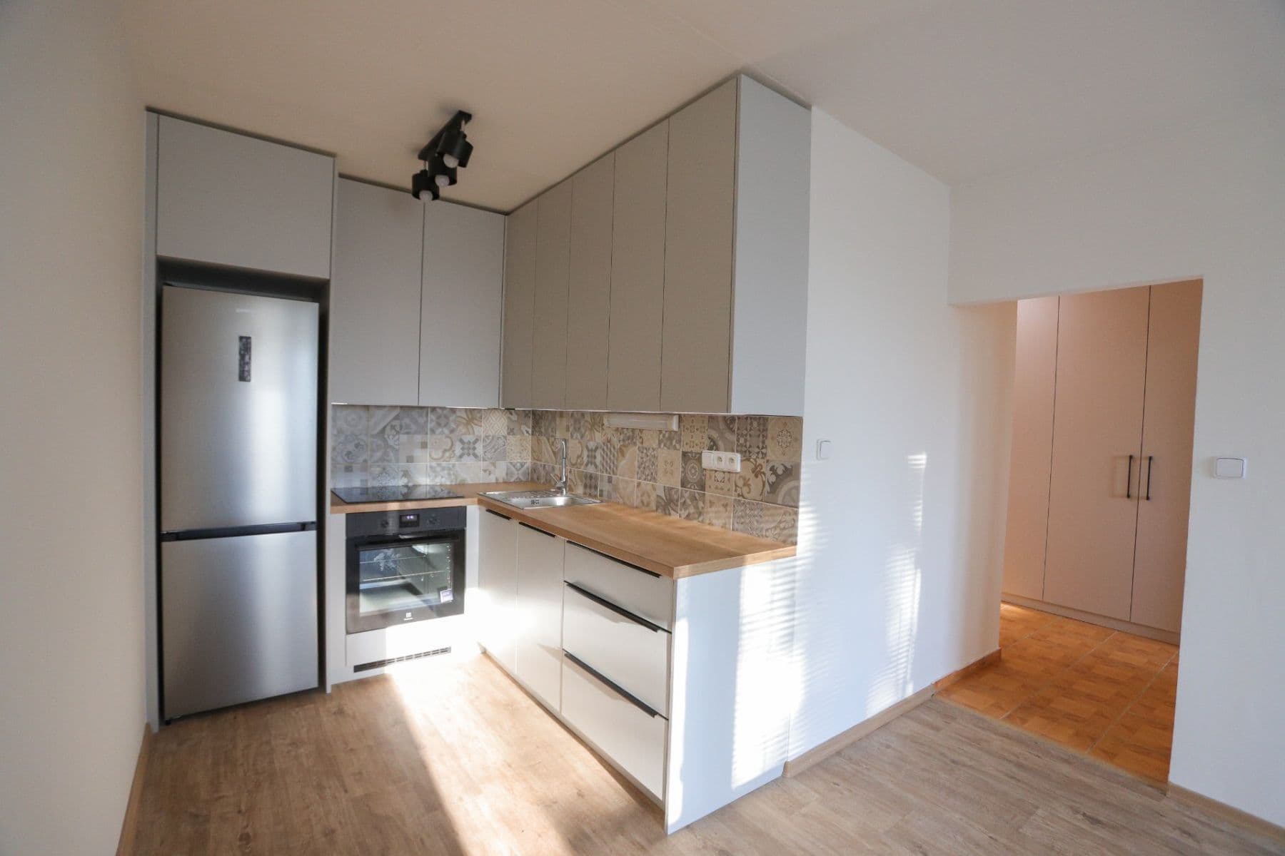 1 bedroom with open-plan kitchen flat to rent, 42 m², Zárybská, Prague, Prague 1 bedroom with open-plan kitchen flat to rent, 42 m², Zárybská, Prague, Prague