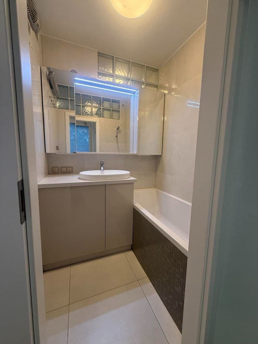 3 bedroom flat to rent, 82 m², Vejrostova, Brno, Jihomoravský Region 3 bedroom flat to rent, 82 m², Vejrostova, Brno, Jihomoravský Region