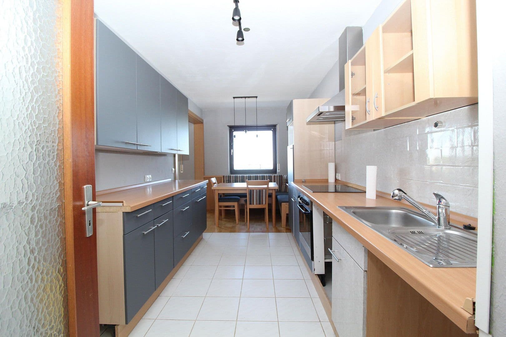 3 bedroom flat to rent, 90 m², Friedrich-Naumann Straße 17, Ludwigshafen am Rhein, Rhineland-Palatinate 3 bedroom flat to rent, 90 m², Friedrich-Naumann Straße 17, Ludwigshafen am Rhein, Rhineland-Palatinate