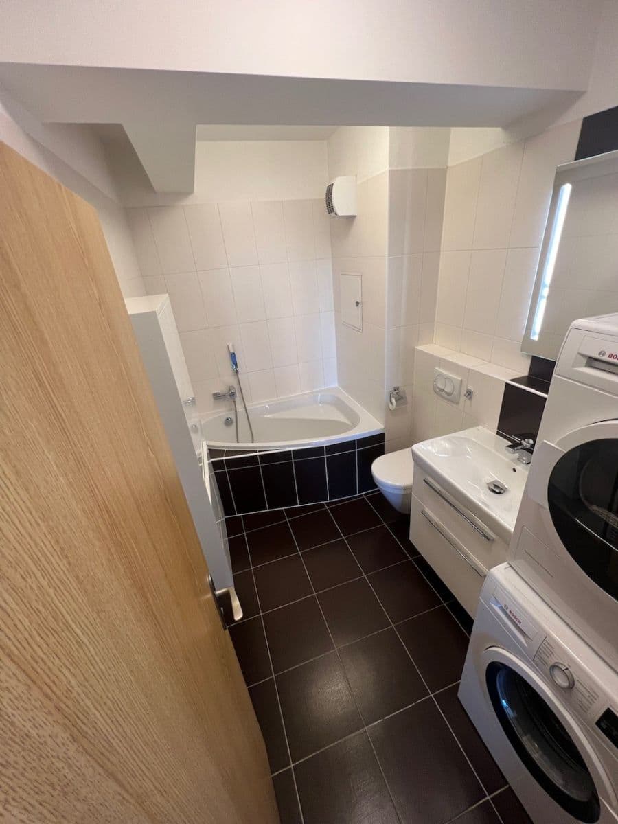 1 bedroom with open-plan kitchen flat to rent, 68 m², Podlesí II, Zlín, Zlínský Region 1 bedroom with open-plan kitchen flat to rent, 68 m², Podlesí II, Zlín, Zlínský Region