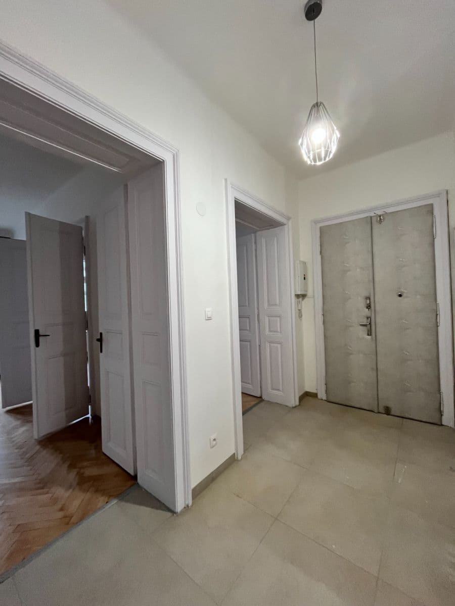 3 bedroom flat to rent, 100 m², Bratislava - mestská časť Staré Mesto, Bratislavský Region 3 bedroom flat to rent, 100 m², Bratislava - mestská časť Staré Mesto, Bratislavský Region