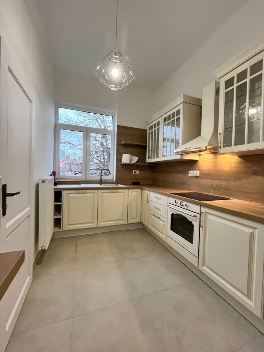 3 bedroom flat to rent, 100 m², Bratislava - mestská časť Staré Mesto, Bratislavský Region 3 bedroom flat to rent, 100 m², Bratislava - mestská časť Staré Mesto, Bratislavský Region