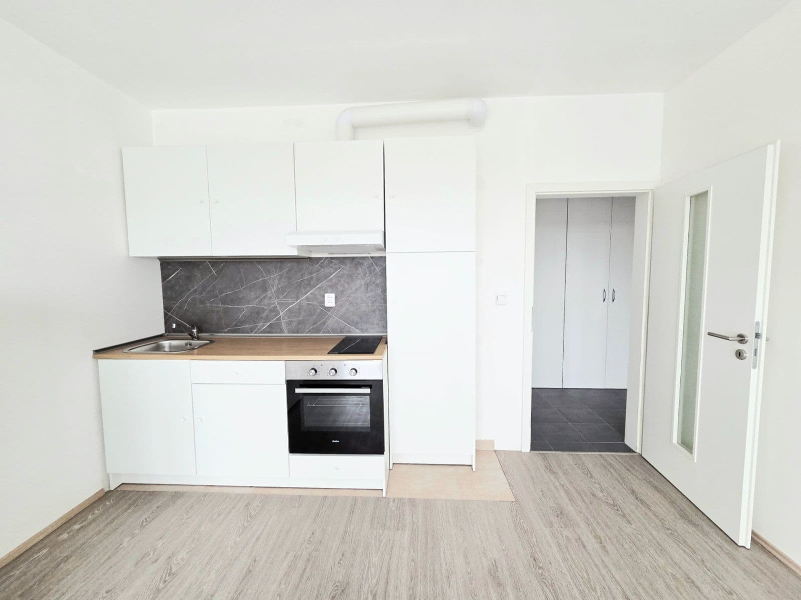 1 bedroom with open-plan kitchen flat to rent, 42 m², Za Luhem, Prague, Prague 1 bedroom with open-plan kitchen flat to rent, 42 m², Za Luhem, Prague, Prague