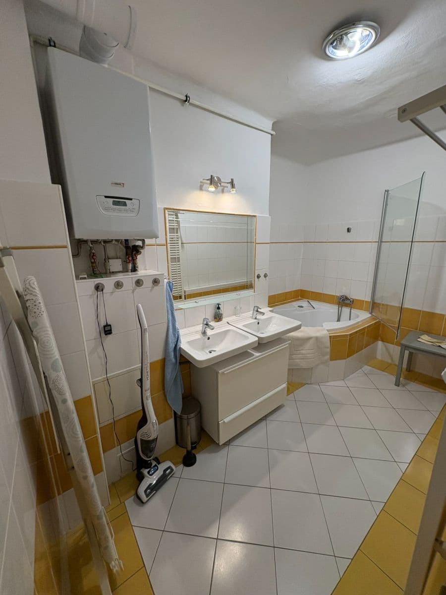 4 bedroom flat to rent, 100 m², Hradeckých, Prague, Prague 4 bedroom flat to rent, 100 m², Hradeckých, Prague, Prague