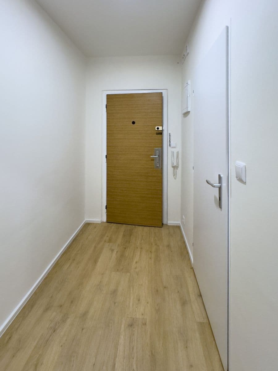 1 bedroom with open-plan kitchen flat to rent, 42 m², Ciolkovského, Prague, Prague 1 bedroom with open-plan kitchen flat to rent, 42 m², Ciolkovského, Prague, Prague