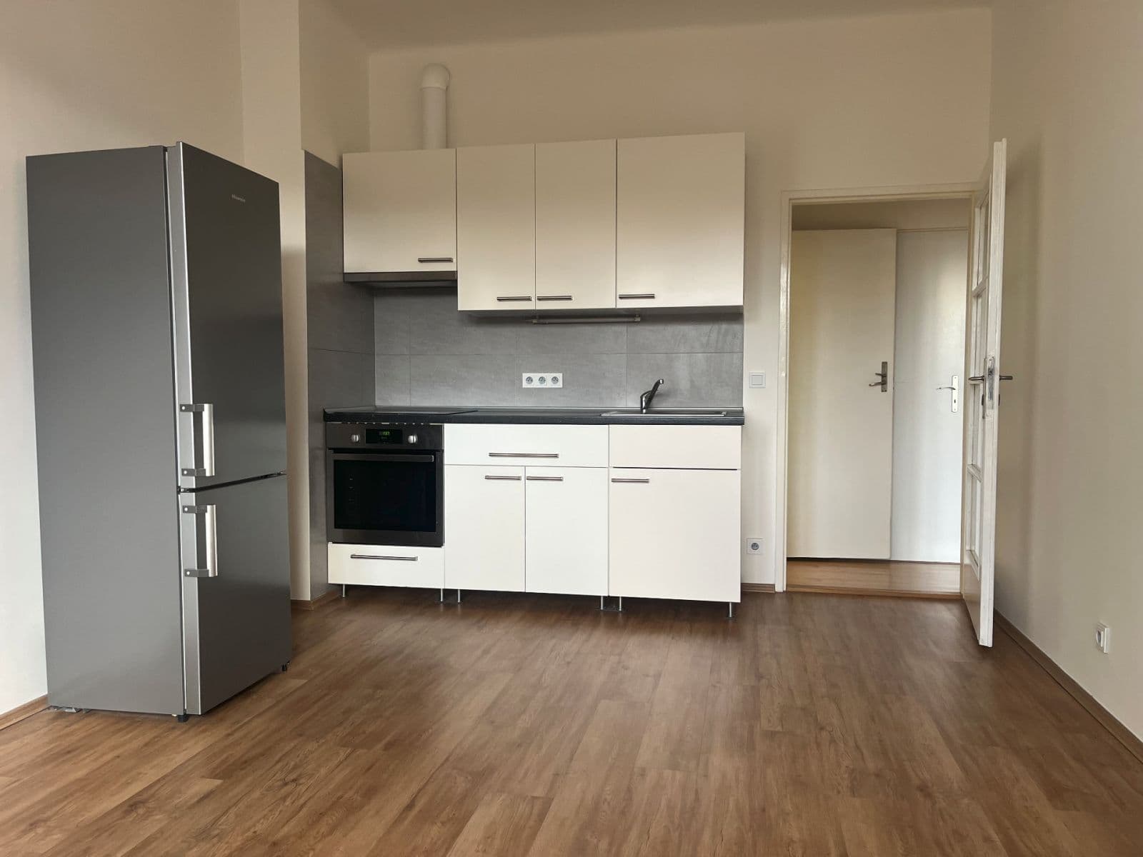 1 bedroom with open-plan kitchen flat to rent, 44 m², Donská, Prague, Prague 1 bedroom with open-plan kitchen flat to rent, 44 m², Donská, Prague, Prague