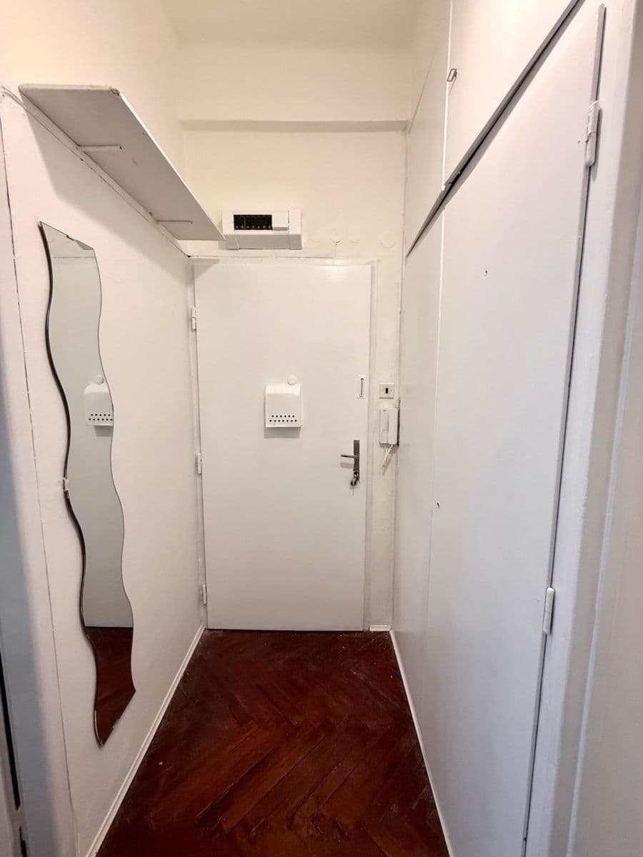 Studio flat to rent, 32 m², Slezská, Prague, Prague Studio flat to rent, 32 m², Slezská, Prague, Prague