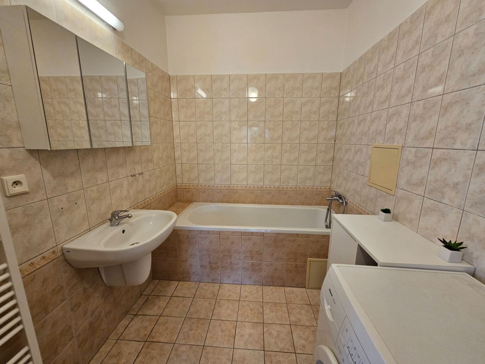 2 bedroom with open-plan kitchen flat to rent, 89 m², Balbínova, Olomouc, Olomoucký Region 2 bedroom with open-plan kitchen flat to rent, 89 m², Balbínova, Olomouc, Olomoucký Region