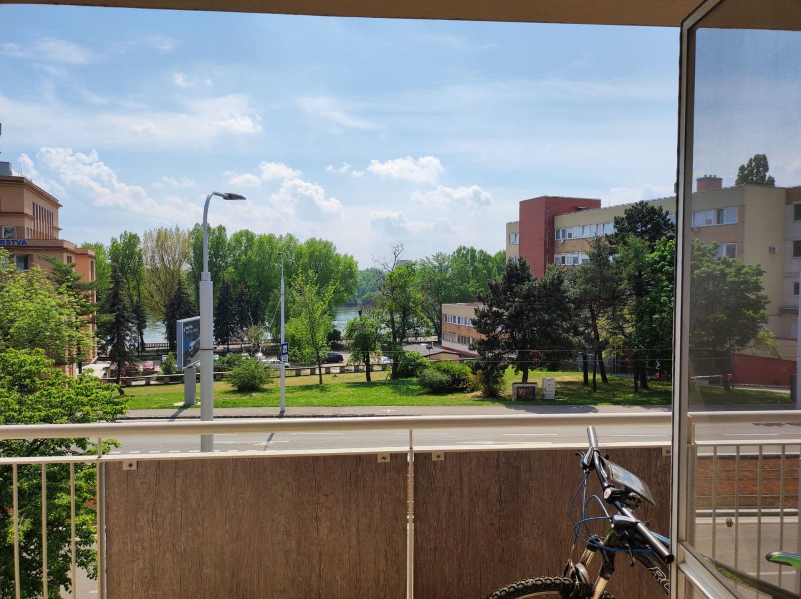 Studio flat to rent, 37 m², Nábrežie arm. gen. Ludvíka Svobodu, Bratislava - mestská časť Staré Mesto, Bratislavský Region Studio flat to rent, 37 m², Nábrežie arm. gen. Ludvíka Svobodu, Bratislava - mestská časť Staré Mesto, Bratislavský Region