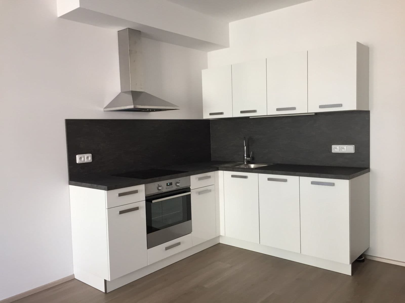 1 bedroom with open-plan kitchen flat to rent, 55 m², Kardausova, Prague, Prague 1 bedroom with open-plan kitchen flat to rent, 55 m², Kardausova, Prague, Prague